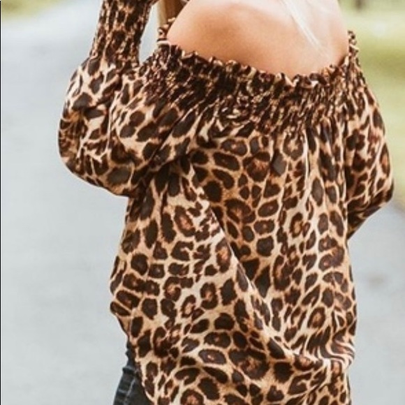 OFF THE SHOULDER LEOPARD PRINT BLOUSE - Picture 2 of 4